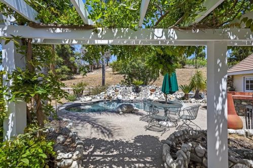 38325 De Portola Rd, Temecula CA 92592-8984 exterior