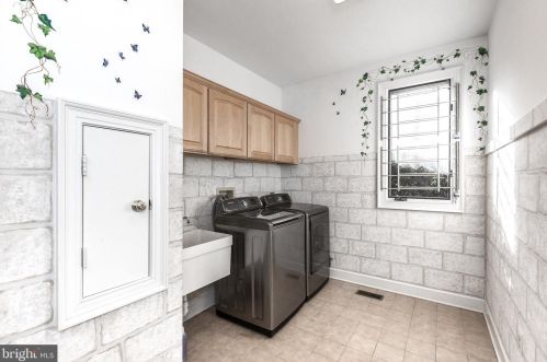 9820 Avenel Farm Dr, Rockville MD 20854-5410 exterior