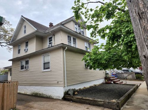 56 Jamaica Ave, Valley Stream NY 11580-6314 exterior