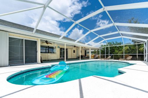 2251 Mcmaster St, Fort Pierce FL  34952-6845 exterior