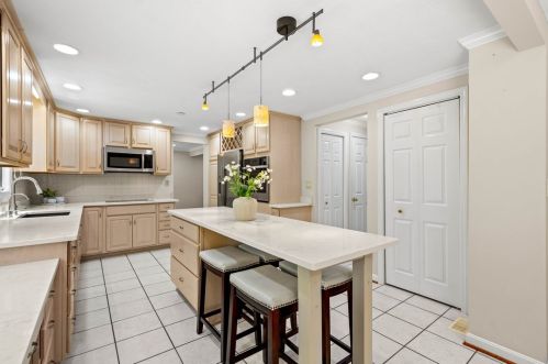 1305 Manor Dr, Pittsburgh PA  15241-2863 exterior