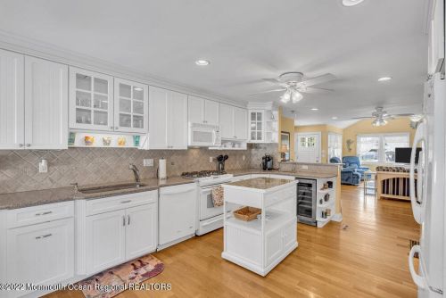 403 New York Ave, Point Pleasant Beach NJ 08742-3338 exterior