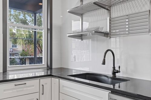 1624 Jancey St, Pittsburgh PA  15206-1327 exterior