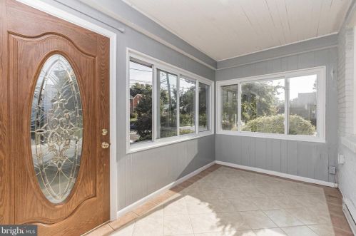 700 Forest Glen Rd, Silver Spring MD  20901-2210 exterior