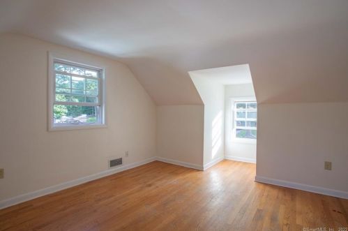 12 Linda Ave, Uncasville CT 06382-1723 exterior