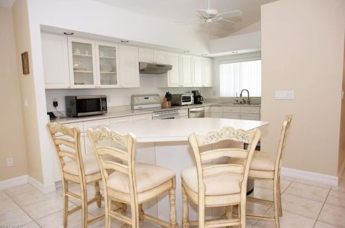 757 93 Ave, Naples FL 34108-2440 exterior