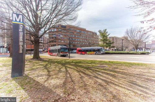 1801 Commonwealth Ave, Alexandria VA 22301-1403 exterior