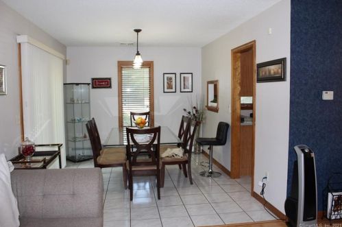 203 New State Rd, Manchester CT 06042-7923 exterior