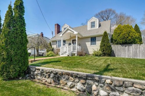 11 North St, Huntington Station, NY 11746-1331