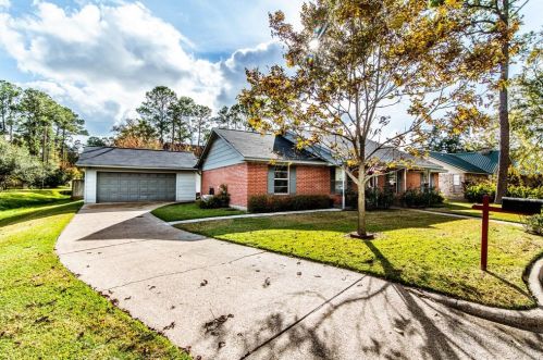 104 Brittany Ln, Huntsville, TX 77320-3056