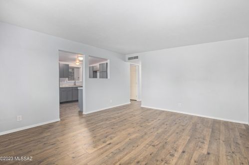 1343 Knox St, Tucson AZ 85705-2507 exterior