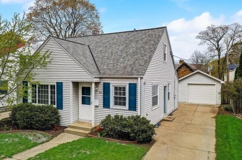 936 Currie Pl, Milwaukee WI 53213-3006 exterior