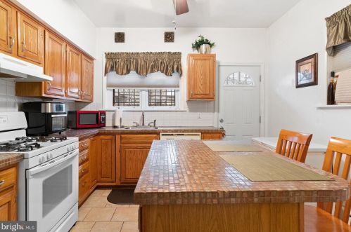 2015 17 St, Philadelphia PA 19121-2341 exterior