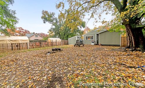 1631 Huizenga St, Meskegon MI  49442-5939 exterior