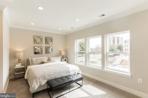 10326 Grosvenor Pl, Rockville MD 20852 exterior