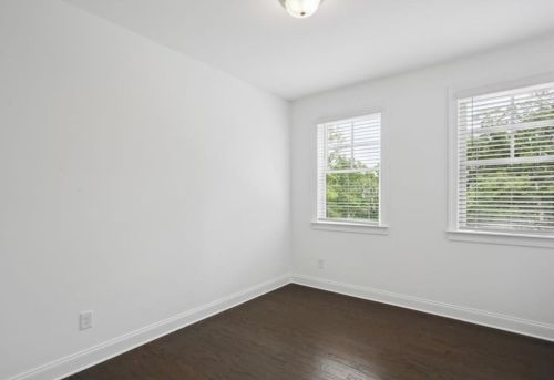 6607 Beacon Dr, Atlanta GA 30328 exterior