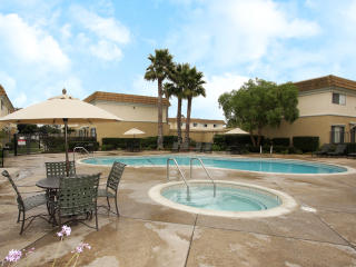 1018 Kelp Ln, Oxnard CA  93035-1601 exterior