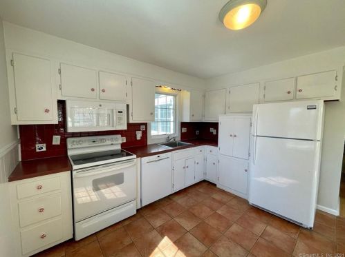 25 Longview Dr, Ridgefield CT 06877-3514 exterior