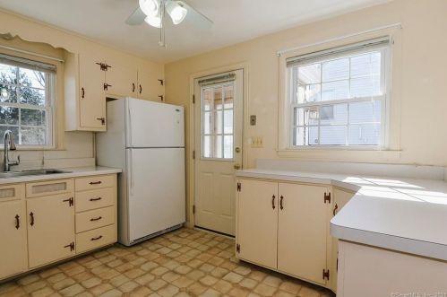 103 White St, Manchester CT 06042-3127 exterior