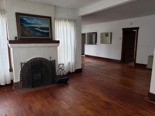 4213 13th St, Menominee, MI 49858-1111