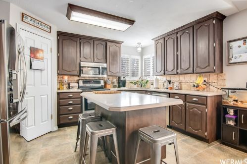 9178 Teton Est Dr, Taylorsville UT 84088-2311 exterior