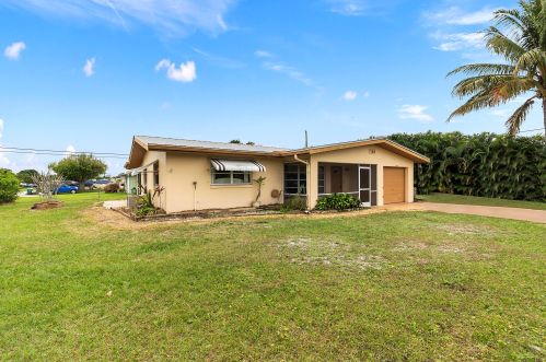 748 Oak St, Fort Pierce, FL 34952-1341