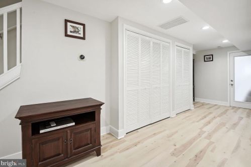 5735 9th St, Washington, DC 20011-8216