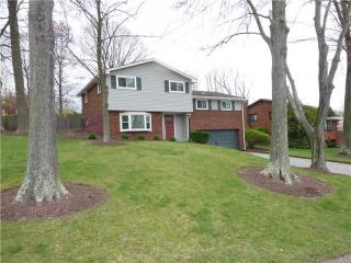 108 Cottonwood Ct, Moon Twp PA  15108-2605 exterior