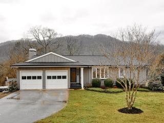 48 White Pine Cir, Fletcher, NC 28732-9462