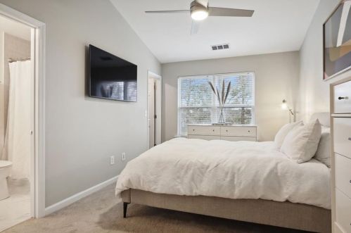 1085 Liberty Pkwy, Atlanta GA  30318-9394 exterior