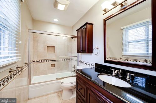 4110 Duvawn St, Alexandria VA 22310-2022 exterior