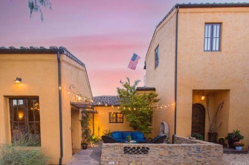 1028 Crestview Dr, Fullerton CA 92833-2203 exterior