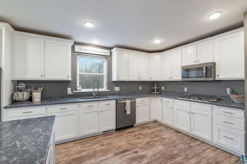 3258 Tischer Rd, Duluth MN 55803-9786 exterior