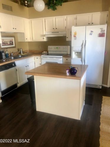 3001 Avenida Obregon, Tucson AZ 85746-7945 exterior