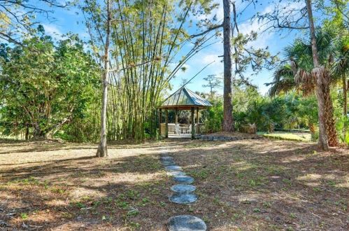 825 23 St, Naples FL 34120-1830 exterior