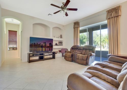 2811 Serenity Cir, Fort Pierce FL 34981-5054 exterior