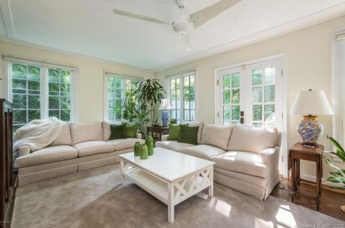 33 Bettswood Rd, Norwalk CT 06851-5123 exterior