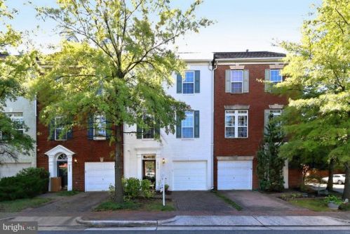 5010 Gardner Dr, Alexandria, VA 22304-7704