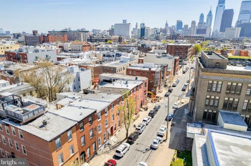 739 17th St, Philadelphia PA 19130-2834 exterior