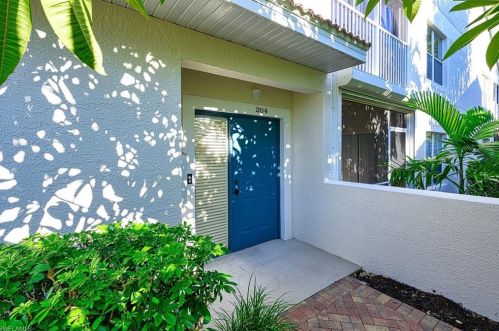 5125 Cedar Springs Dr, Naples, FL 34110-2328