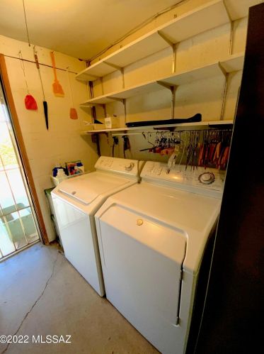 8771 Baker St, Tucson AZ 85710-2617 exterior