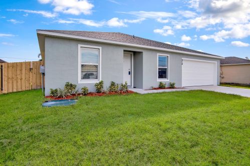 514 Whitmore Dr, Fort Pierce FL  34984-4560 exterior