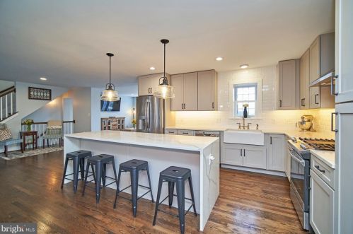 4058 Taney Ave, Alexandria VA 22304-2438 exterior