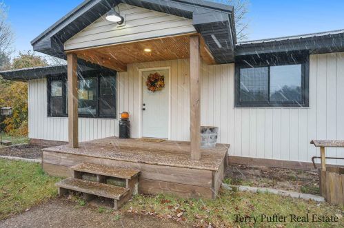 3965 Holton Rd, Meskegon MI  49445-8535 exterior