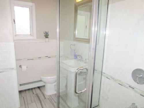 36 Belmont Ave, Windsor CT  06095-3335 exterior