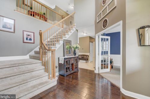 5 Cobblestone Ct, Columbus NJ 08022-1969 exterior