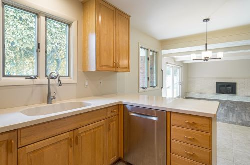 1136 Brewster Rd, Rochester MI 48309-1433 exterior