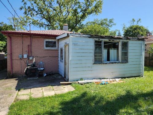 2032 15 Ave, Broadview IL 60155-3008 exterior