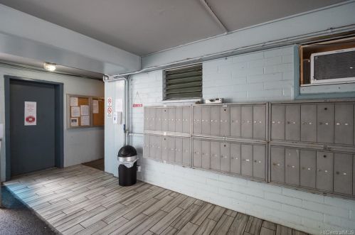 410 Nahua St, Honolulu HI 96815-2952 exterior