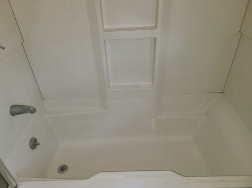 228 Hermitage Dr, Springfield MA 01129-1346 exterior